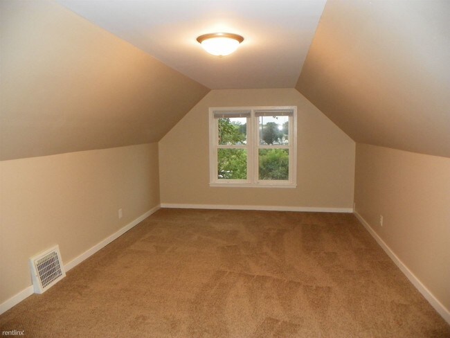 Building Photo - 2 br, 1.5 bath House - 810 Concordia Avenue