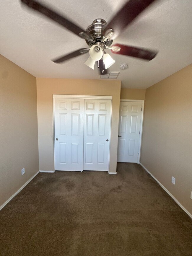 Building Photo - 5 bedroom home in the Anthem Parkside