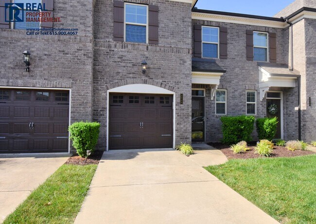 Foto del edificio - Gorgeous 3BR/2.5BA townhome w/ garage, w/dryer hookups, triple Rockvale schools!