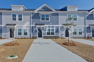 Building Photo - 2233 Banyon Cir