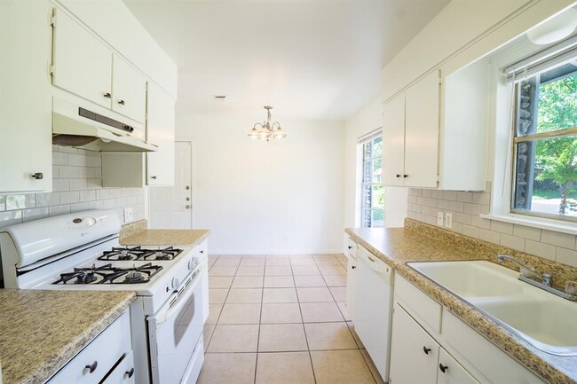 Building Photo - 8204 Easter Cove