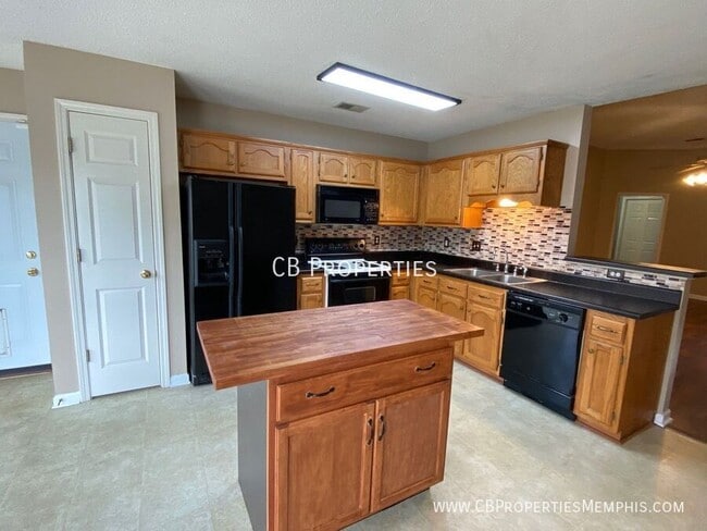 Building Photo - 10162 Evening Hill Cove