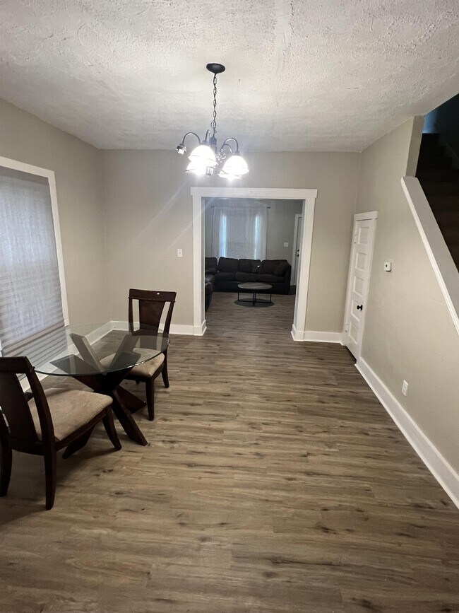 Building Photo - 335-337 W Grand Ave