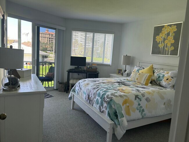 Foto del edificio - 2760 Banyan Rd