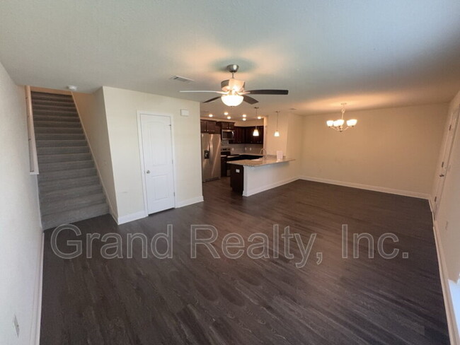 Foto del edificio - 4425 Village Oak Ln