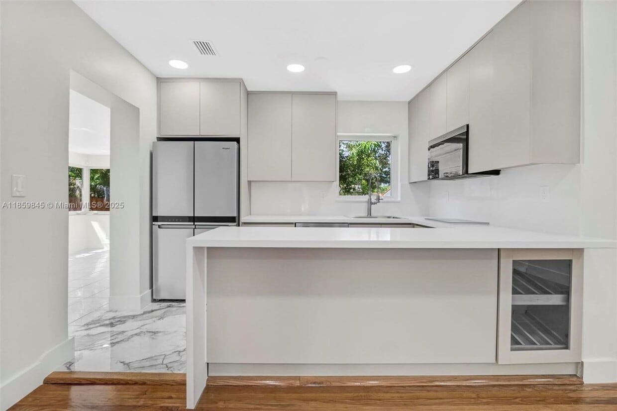 Foto principal - 6437 SW 14th St