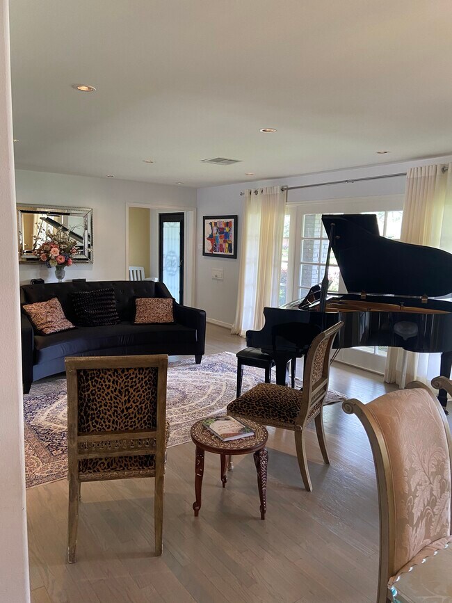 Foto del edificio - 5232 Piping Rock Ln