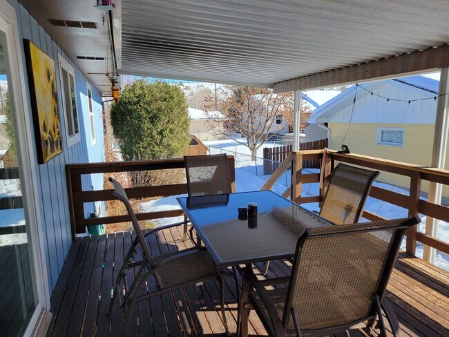 Building Photo - 5 bedroom home with attached garage in Boz...