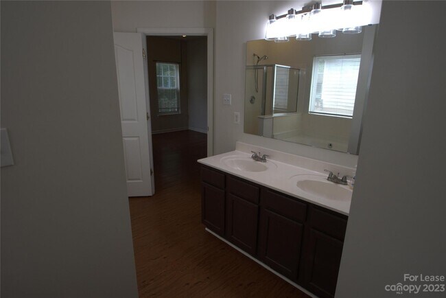 Foto del edificio - 3813 Sipes Ln