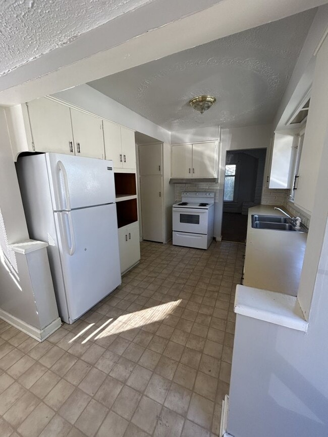 Building Photo - Welcome Home!