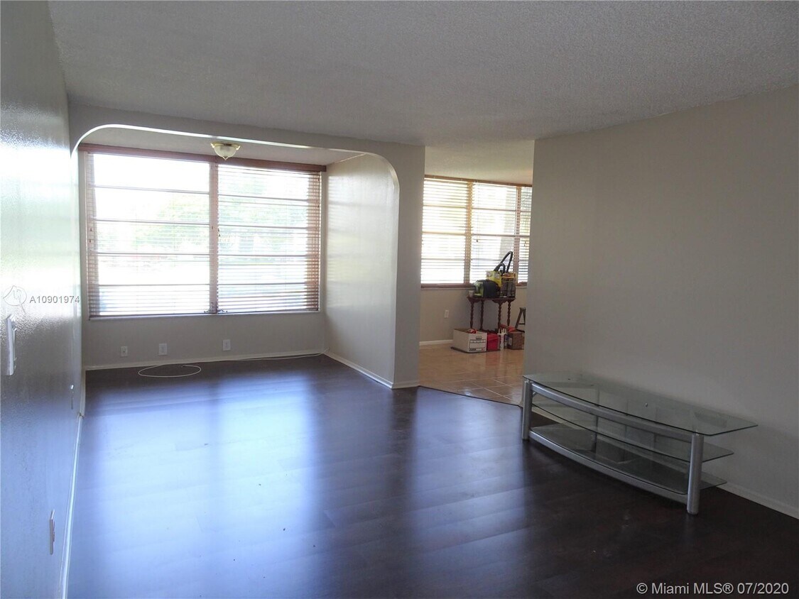 Foto principal - 9491 Evergreen Pl