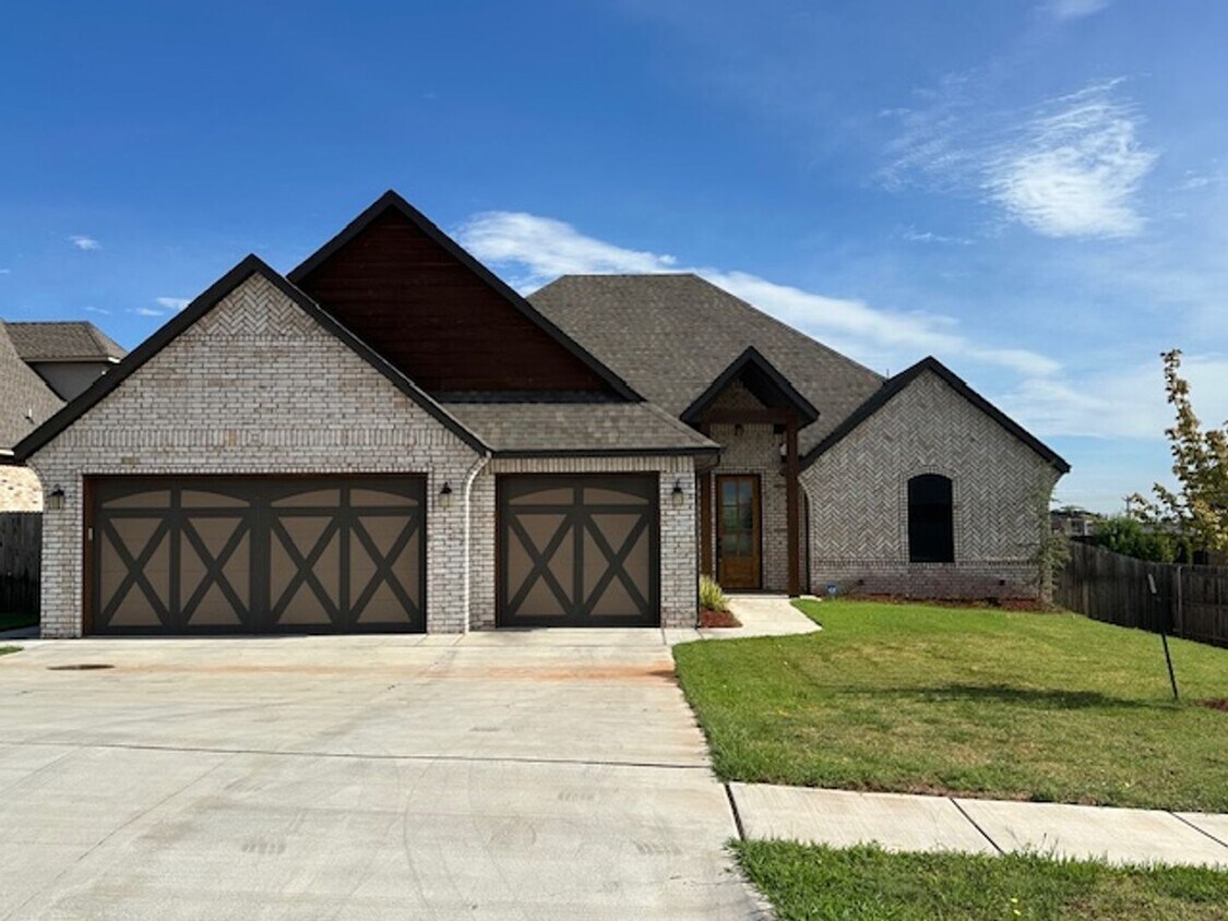 Primary Photo - Beautiful almost brand new home in Mustang!