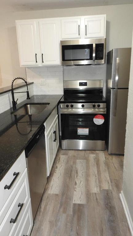 Foto del edificio - 5934 Elmwood Ave