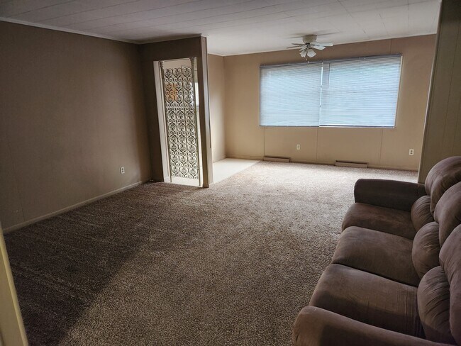 Sala de estar - 391 Protzman St