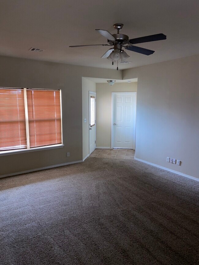 Foto del edificio - Call 405-456-0410 To Schedule Your Showing Now!