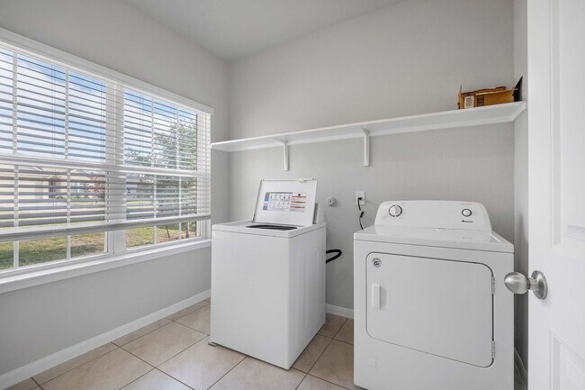 Building Photo - Sensational 4 Bedroom, 3 Bath, 2-Story Hom...