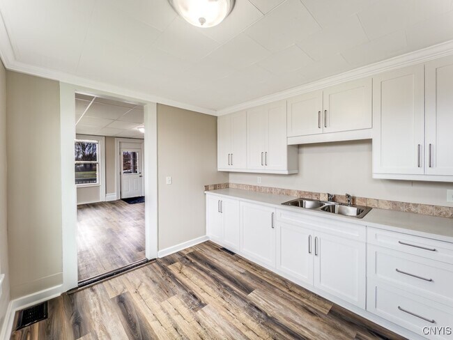 Foto del edificio - 9611 Brewerton Rd