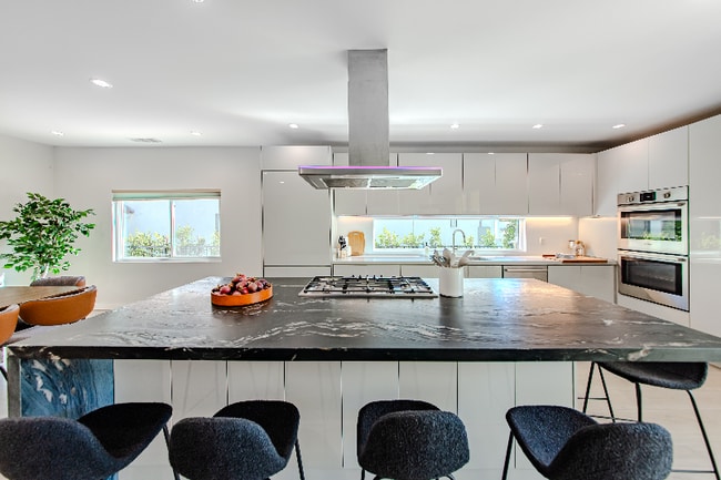 Foto del edificio - 507 N Formosa Ave