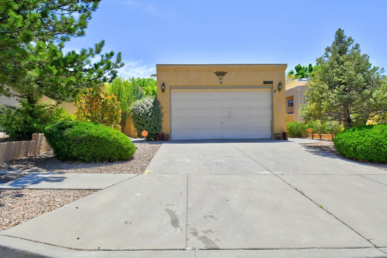 9824 Lagrima De Oro Rd NE, Albuquerque, NM 87111 House Rental in
