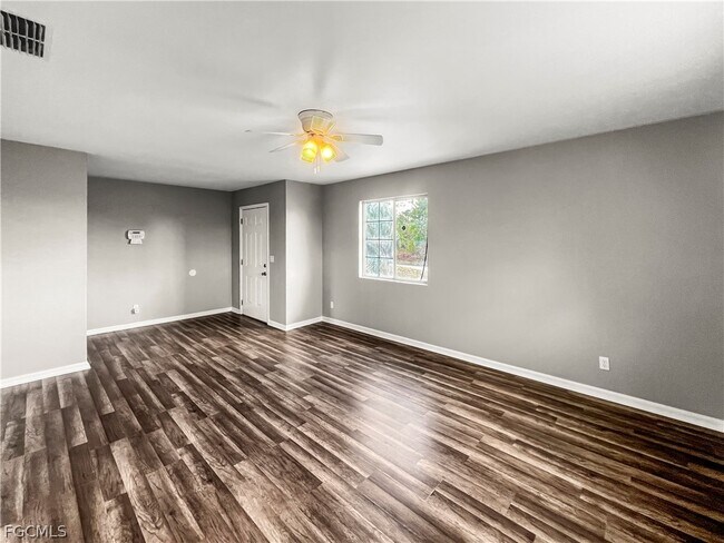 Foto del edificio - 849 Theodore Vail St E