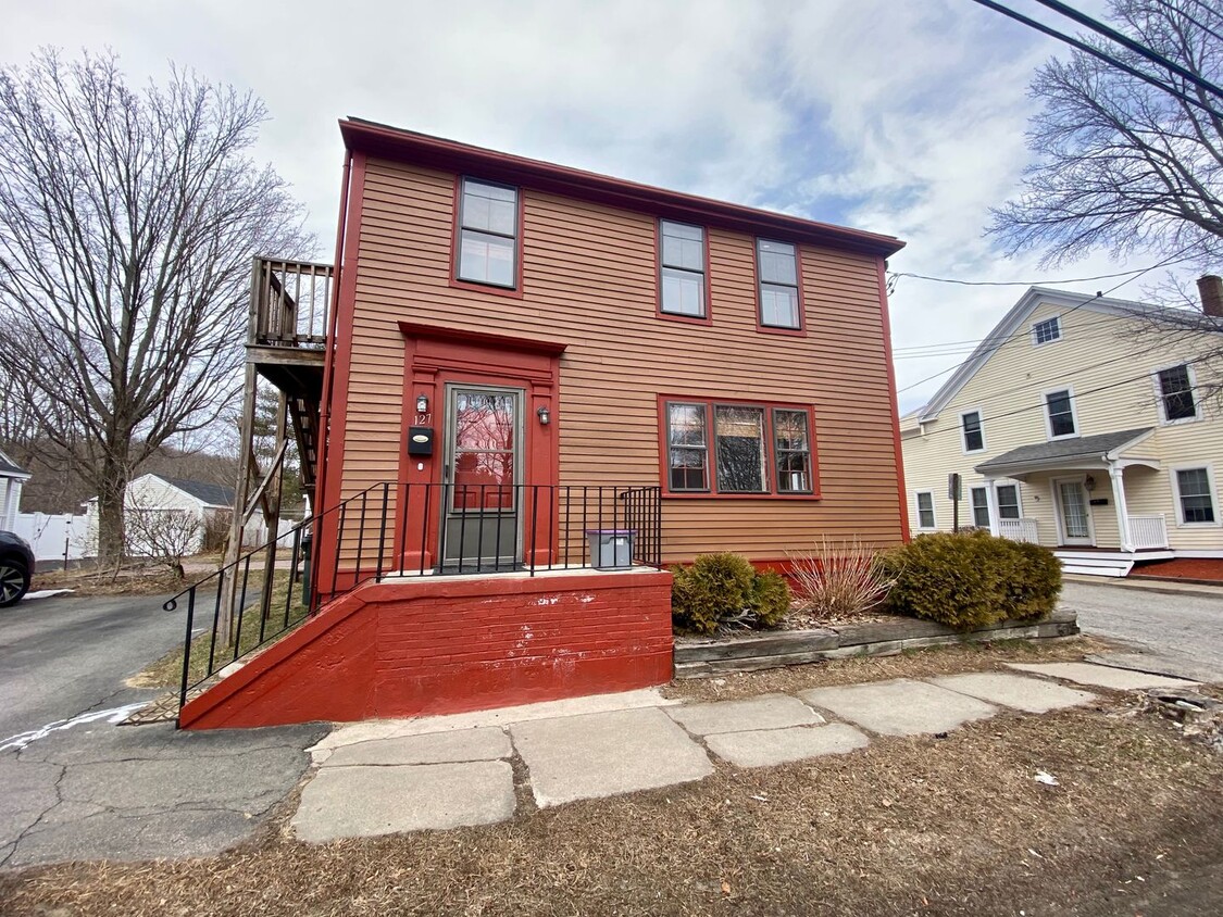 Primary Photo - 2 BED/ 1 BATH Duplex in AMESBURY, MA