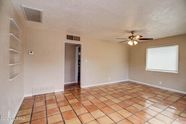 Foto del edificio - 4419 E Whitman St