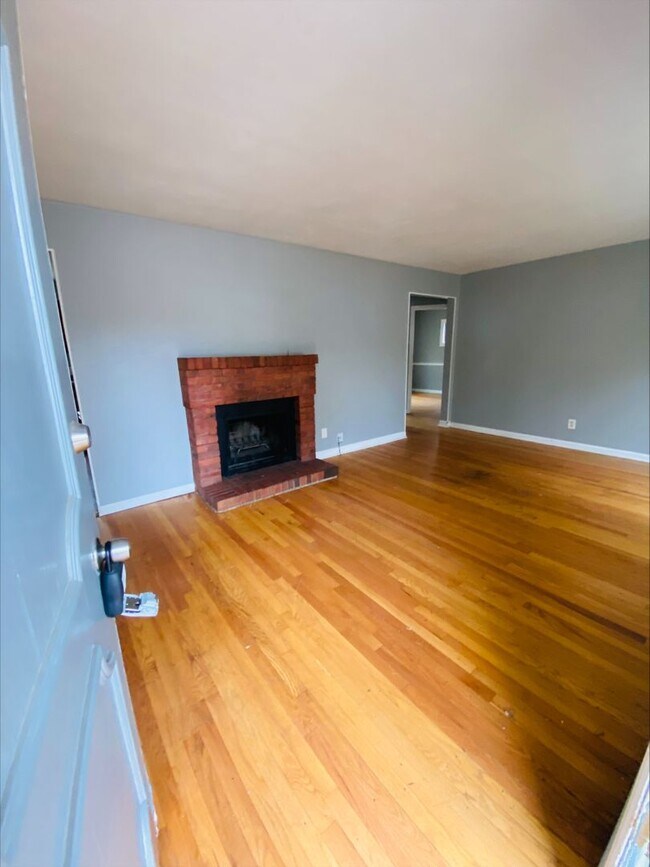 Building Photo - Florissant 3br/2ba