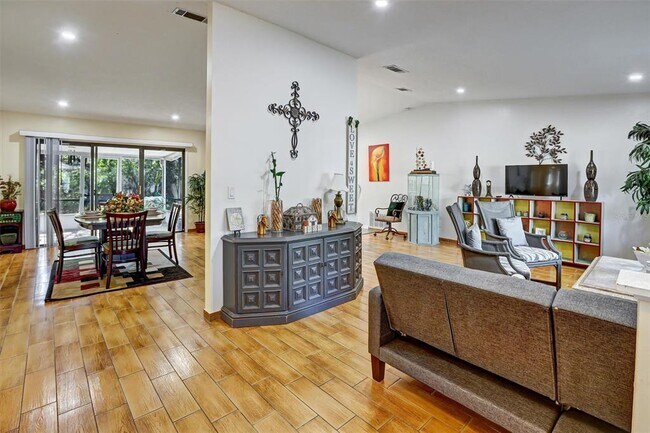 Building Photo - 700 Sunbury Ct