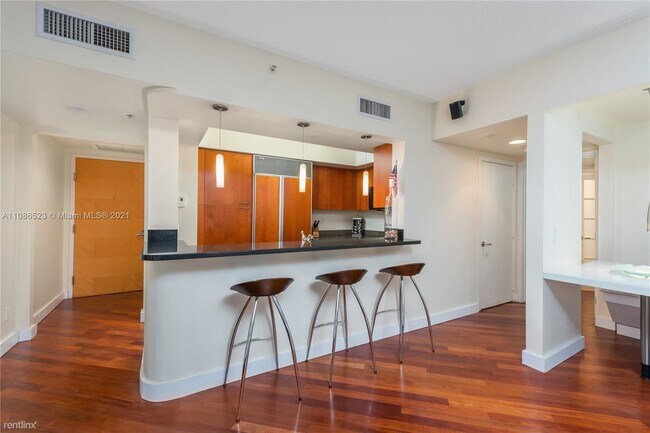Foto del edificio - 2 br, 2 bath Condo - 1500 Ocean Dr Apt 1207