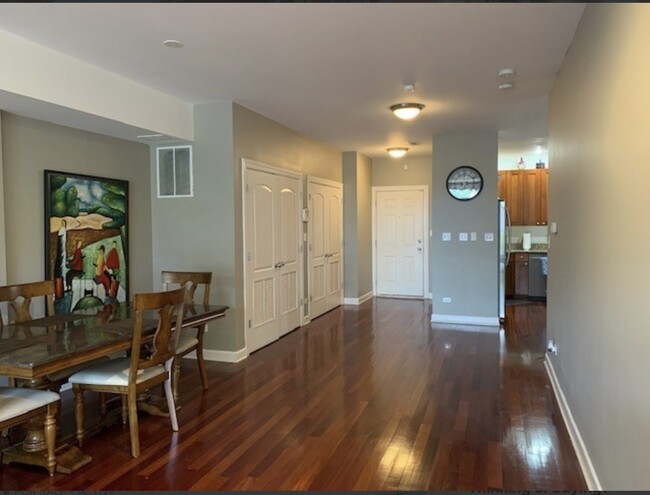 Building Photo - 4043 S Drexel Blvd