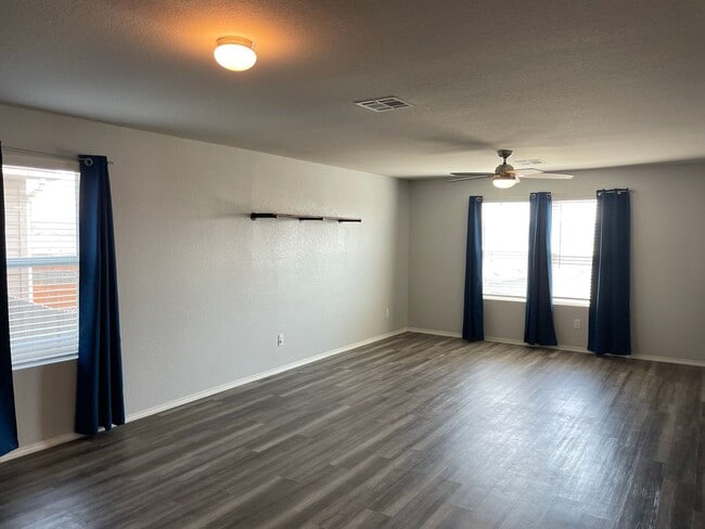 Building Photo - AVAILABLE IN BULVERDE!  In Hidden Trails S...