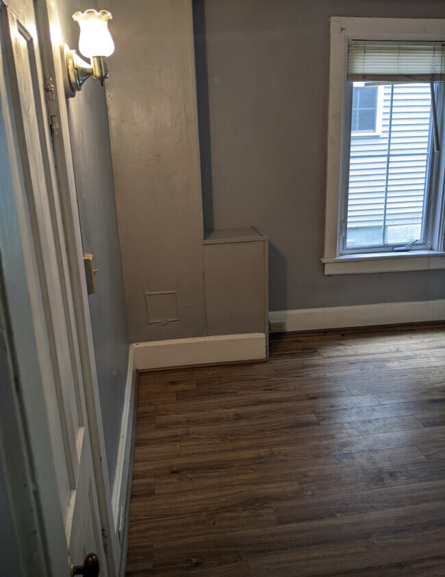 Foto del edificio - 454 Colchester Ave