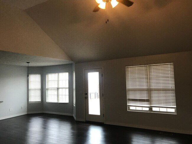 Foto del edificio - 3 bedroom 2 bath house.  Fenced yard