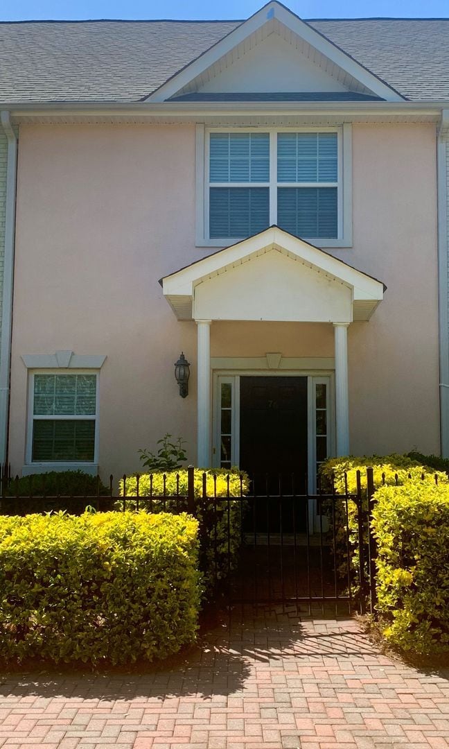 Building Photo - 76 Intown Pl