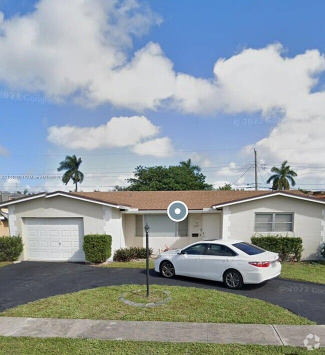 Building Photo - 609 S Crescent Dr
