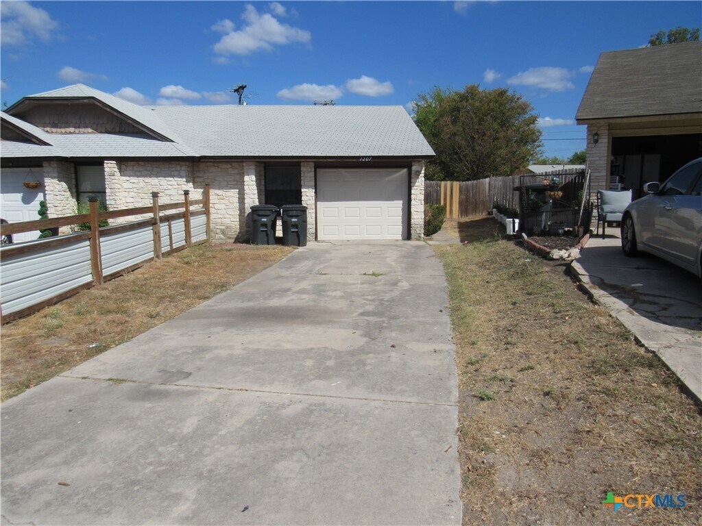 Primary Photo - 1207 Westway Cir
