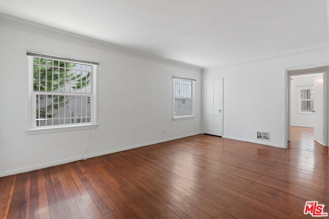 Foto del edificio - 180 N Clark Dr