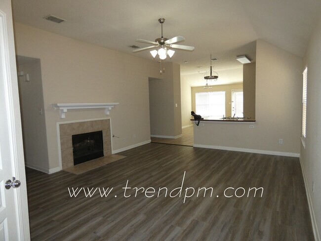 Foto del edificio - 12145 Angel Food Lane, Fort Worth TX 76244
