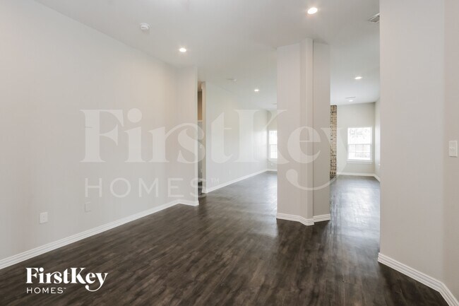 Foto del edificio - 1633 Mockingbird Ln