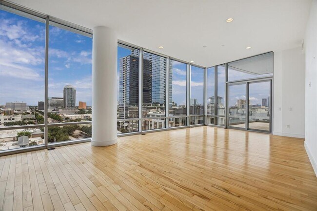 Foto del edificio - 2727 Kirby Dr