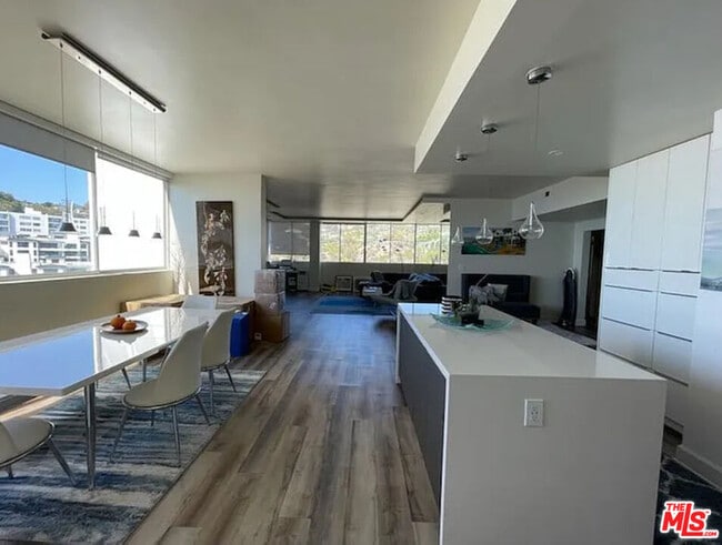 Building Photo - 17352 Sunset Blvd