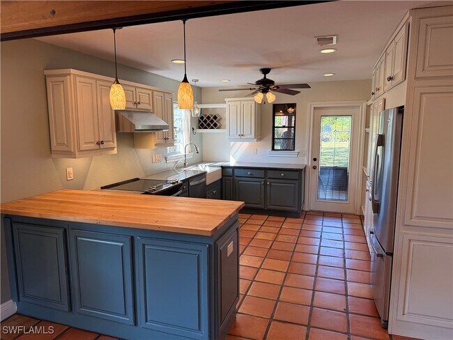 Foto del edificio - 5825 Dogwood Way