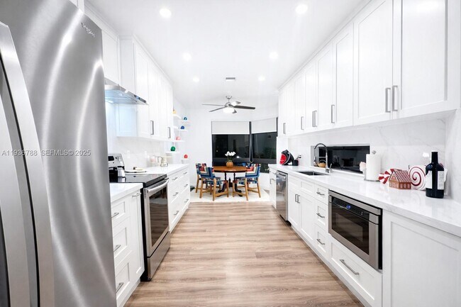 Foto del edificio - 2676 NE 135th St