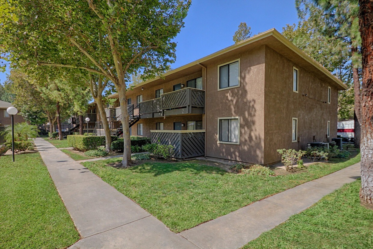 Foto principal - 795 E 3rd St
