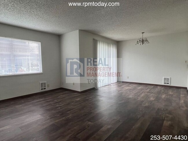 Building Photo - 4024 S Lawrence St