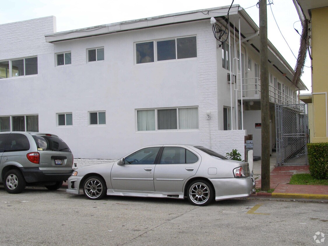 Building Photo - 8329 Byron Ave