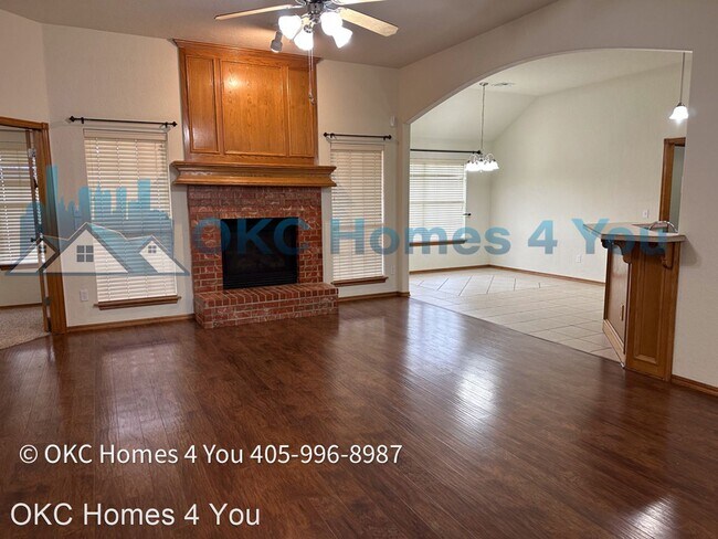 Building Photo - 4 br, 2 bath House - 525 Madeline Lane