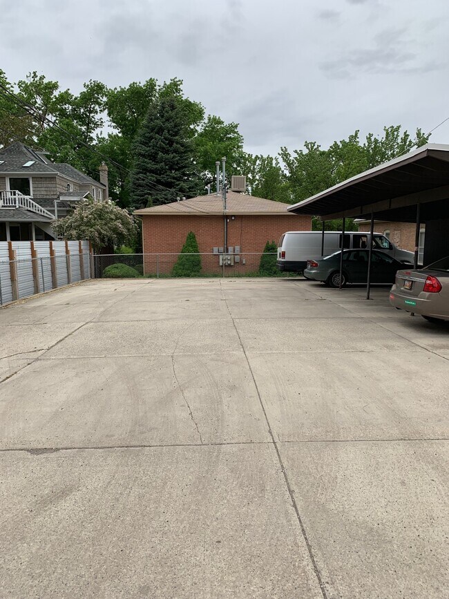 Building Photo - 1043 S 800 E