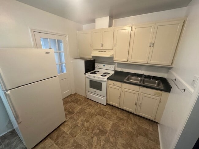 Building Photo - 607 Edmondson Ave