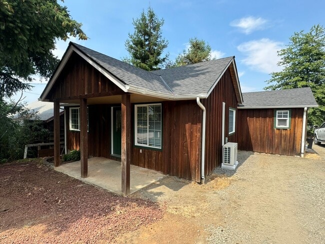 Foto del edificio - Fully Remodeled 2 bed/1 bath home in Cottage Grove